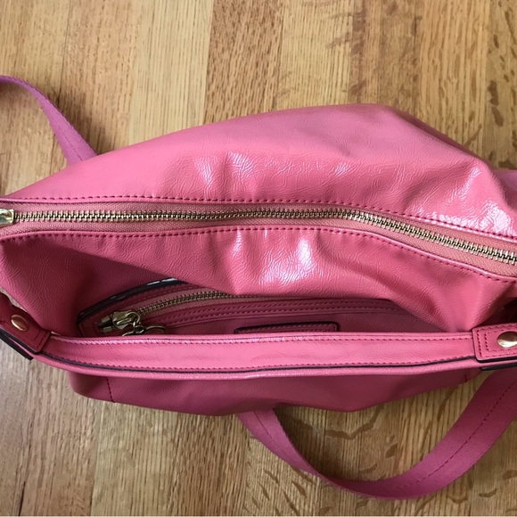 AUTHENTIC COACH DAISY LIQUID GLOSS PATENT LEATHER HOBO PURSE - Picture 5 of 11